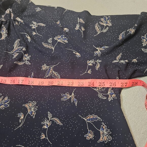 XXL Navy and white Floral Blouse with bow - Picture 6 of 9